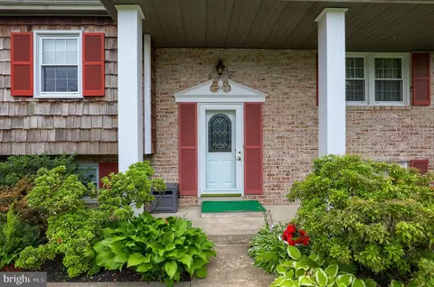 3754 Northside Dr, Landisville, PA 17538
