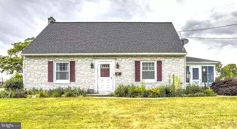 521 W Broad St, New Holland, PA 17557