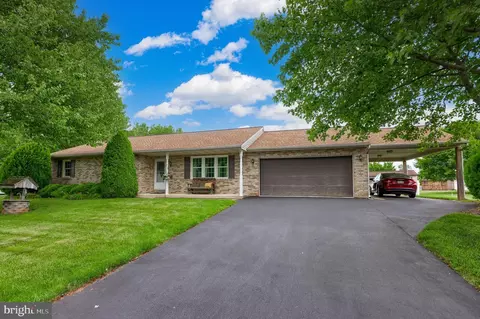 90 Clover Dr, Denver, PA 17517