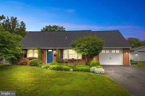 6320 Jackson Dr, East Petersburg, PA 17520