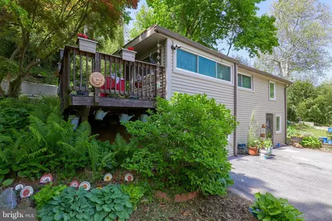 638 Sycamore Dr, Columbia, PA 17512
