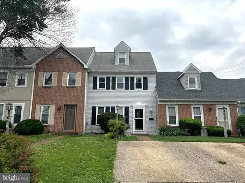 420 Cardinal Rd, Lititz, PA 17543 photo 2