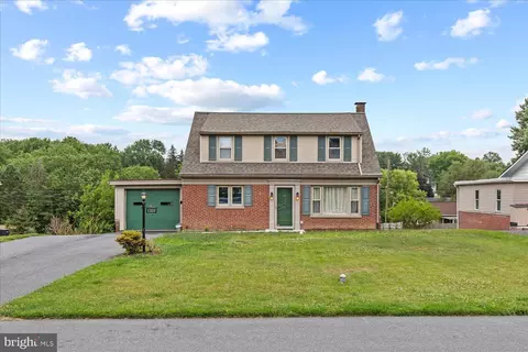 1320 Meadowcreek Ln, Lancaster, PA 17603