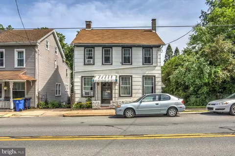 23 E Main St, Adamstown, PA 19501