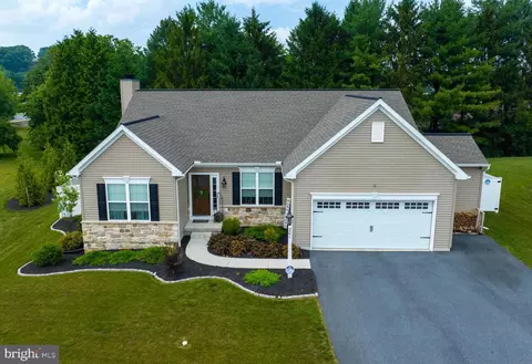 201 Market Sq S, Leola, PA 17540