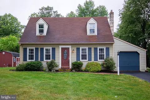 4 Picnic Woods Rd, Lititz, PA 17543