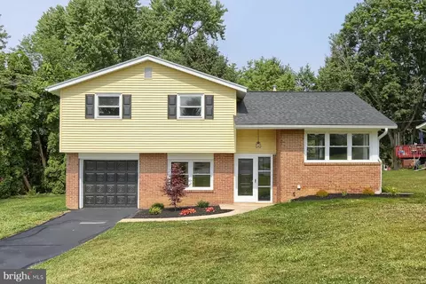 38 Quaker Hills Rd, Lancaster, PA 17603