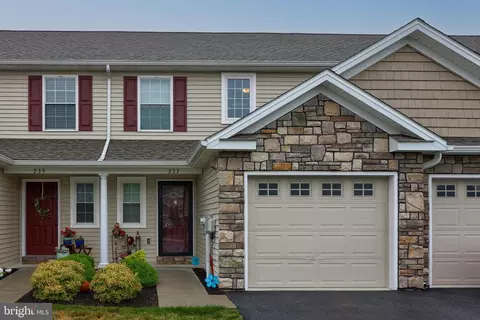 237 Lakeside Xing, Mount Joy, PA 17552