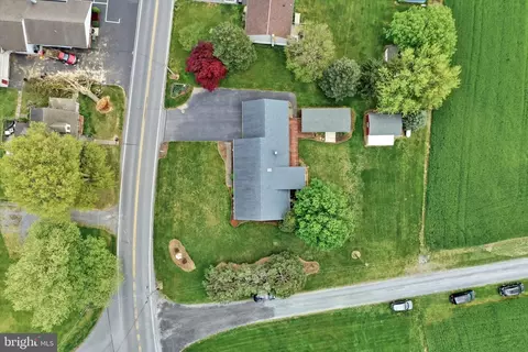 304 E Lexington Rd, Lititz, PA 17543 photo 1