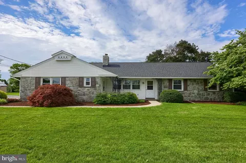 716 W Newport Rd, Lititz, PA 17543
