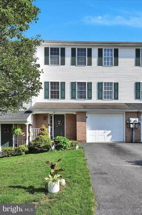 52 Tupelo St, Lititz, PA 17543