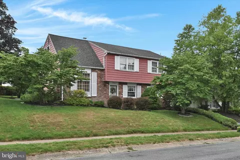 1536 Robert Rd, Lancaster, PA 17601