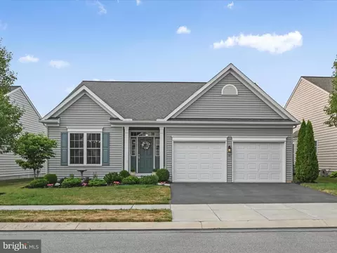 13 Old Ivy Ln, Gordonville, PA 17529