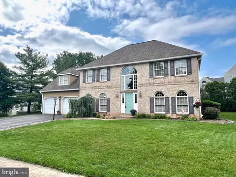 8 Sanderling Dr, Denver, PA 17517
