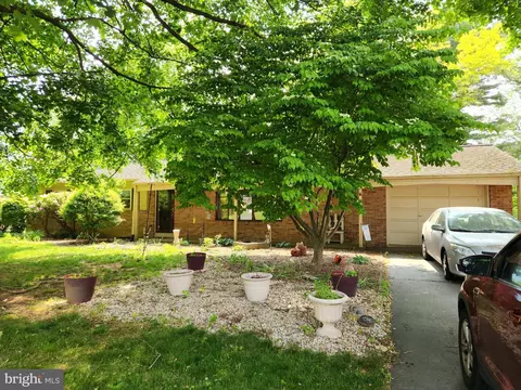 5029 Martin Dr, East Petersburg, PA 17520