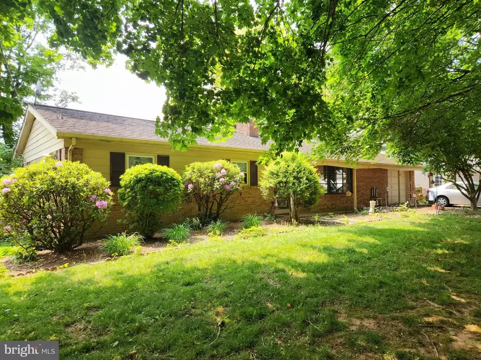  5029 Martin Dr, East Petersburg, PA 17520 photo 3