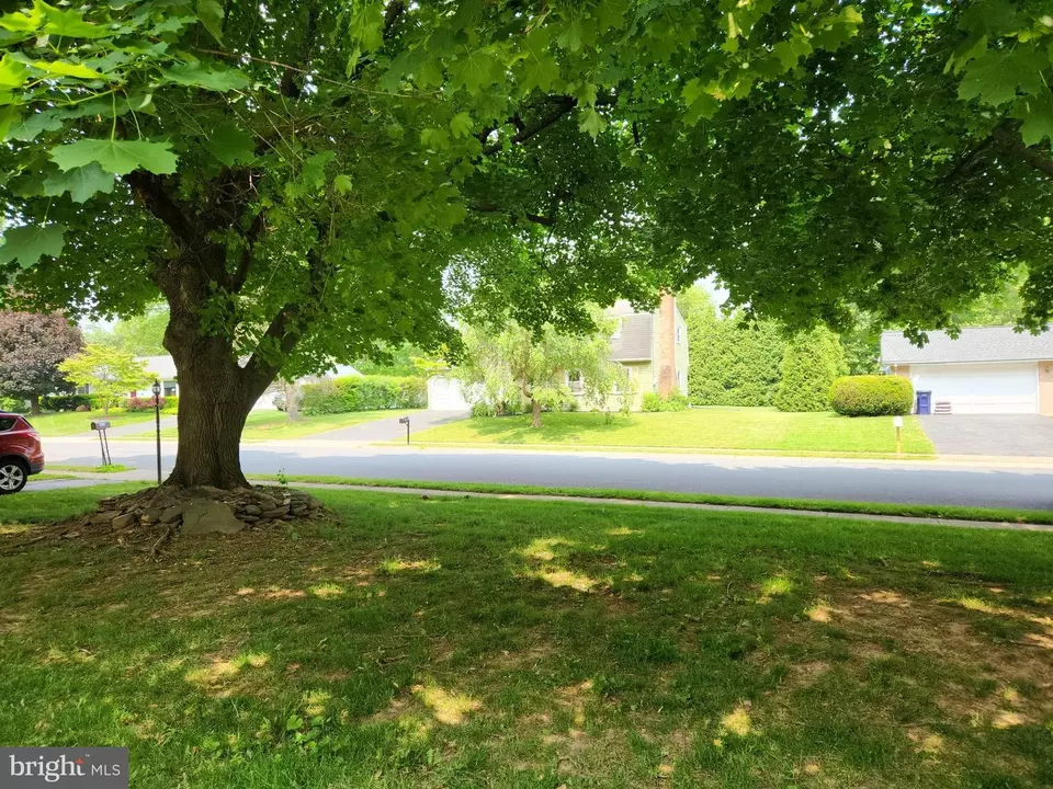  5029 Martin Dr, East Petersburg, PA 17520 photo 4