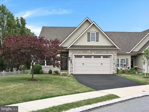 1277 Cantebury Dr, Mount Joy, PA 17552