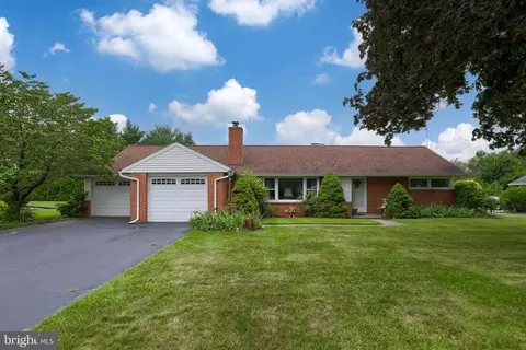 349 Murry Hill Dr, Lancaster, PA 17601
