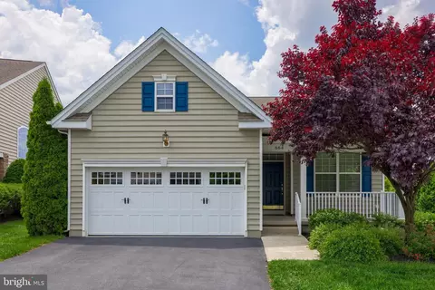 664 Hawthorne Ln, Mount Joy, PA 17552
