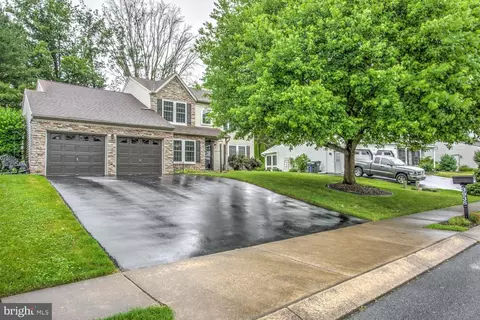 3938 Birchwood Ln, Columbia, PA 17512