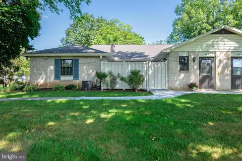 444 Valleybrook Dr, Lancaster, PA 17601