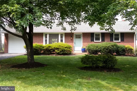 12 Highland Dr, Lancaster, PA 17602