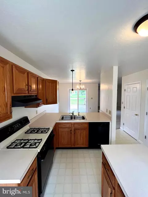 441 Crosswinds Dr, Lititz, PA 17543 photo 2