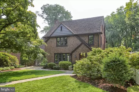 621 N School Ln, Lancaster, PA 17603