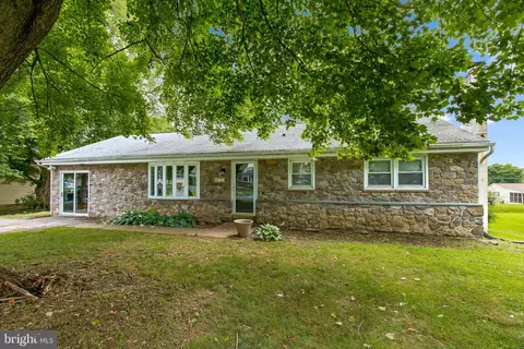 11 Thomas Ave, Lancaster, PA 17603