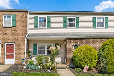 1305 Blue Jay Dr, Lancaster, PA 17601