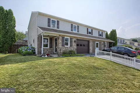 204 Linda Ter, Ephrata, PA 17522