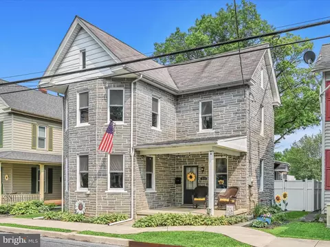 215 N Cedar St, Lititz, PA 17543