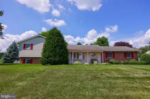127 Hill Rd, New Holland, PA 17557