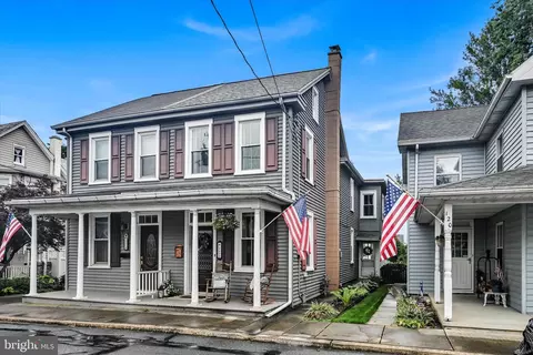 122 E Lincoln Ave, Lititz, PA 17543
