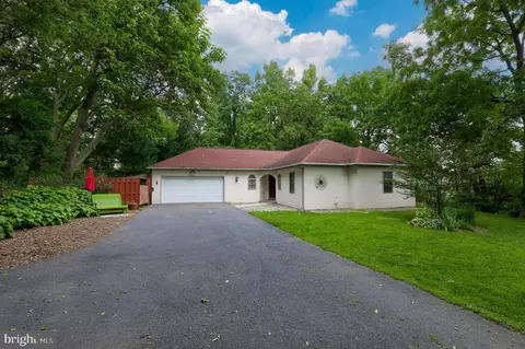 30 Willis Ln, Lancaster, PA 17602