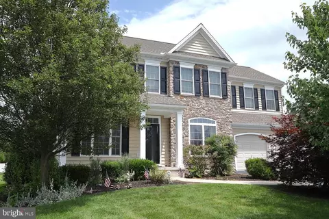 226 Charlan Blvd, Mount Joy, PA 17552