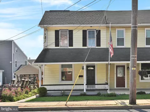 5 S Market St, Mount Joy, PA 17552