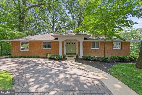 1216 Hillcrest Rd, Akron, PA 17501