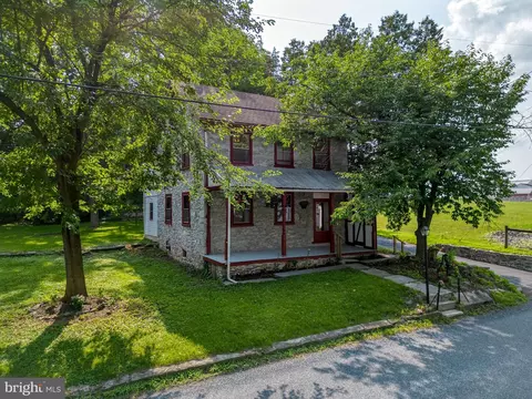 1183 Creek Rd, Leola, PA 17540
