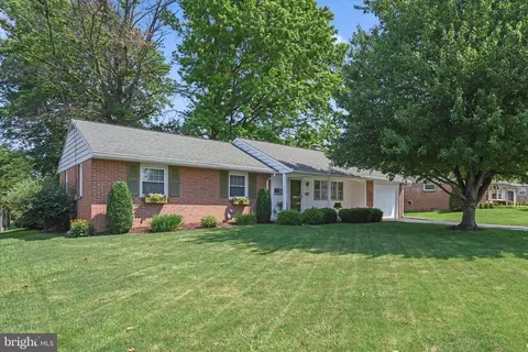 7 Casey Dr, Willow Street, PA 17584