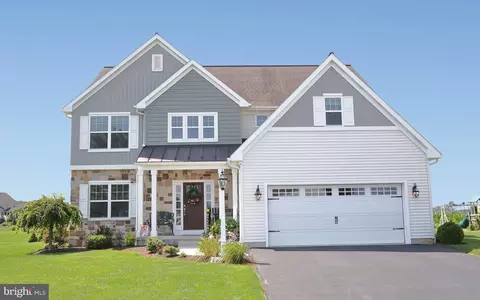 635 Skyler Dr, Mount Joy, PA 17552