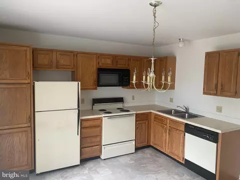 350 Hillside Ter, Leola, PA 17540