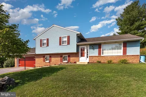 24 Karen Ct, Lititz, PA 17543