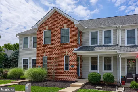 4047 Bradford Cir, Mount Joy, PA 17552