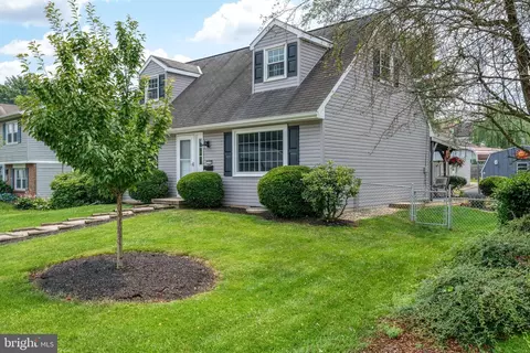 114 Leaman St, Lititz, PA 17543 photo 2