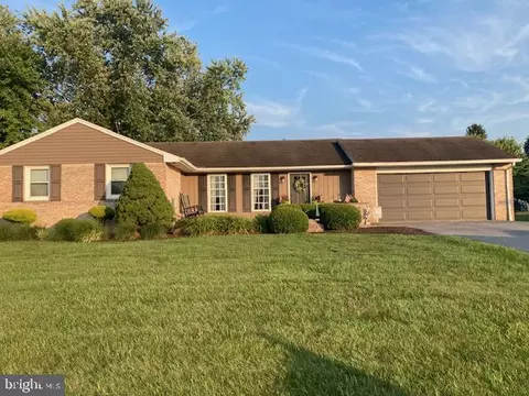 214 E Spruce St, New Holland, PA 17557