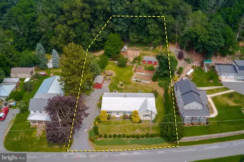 1693 Turkey Hill Rd, East Earl, PA 17519