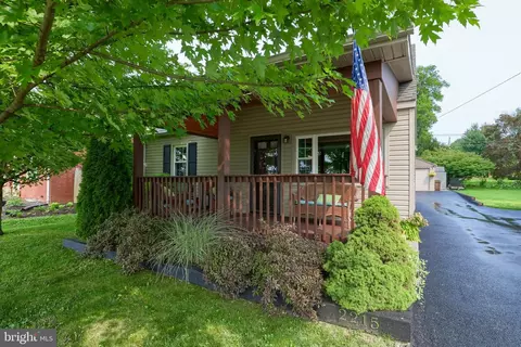 2215 Manor Ridge Dr, Lancaster, PA 17603