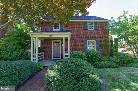 950 Salisbury Ct, Lancaster, PA 17601
